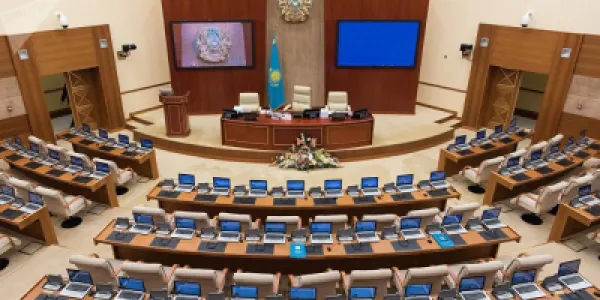 Құрылтай сайлауынан кейін саяси партиялар жаңа депутаттар тізімін жариялады